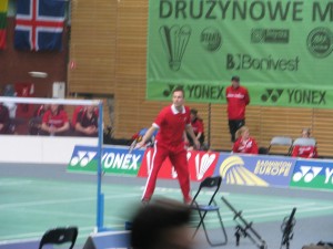 badminton Peter Gade podczas rozgrzewki na korcie Areny Ursynów