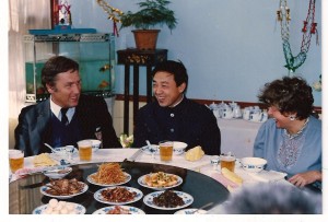 od lewej Prezes PZBad, Mistrz Świata w tenisie stołowym i ja