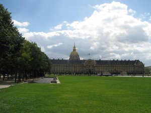 Hotel de Invalide, w głębi Kościół Inwalidów