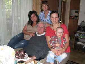 Mój Ojciec, dziadek i pradziadek z prawnukiem Szymonem wnuczkami Anna i Karoliną i synową Jolantą